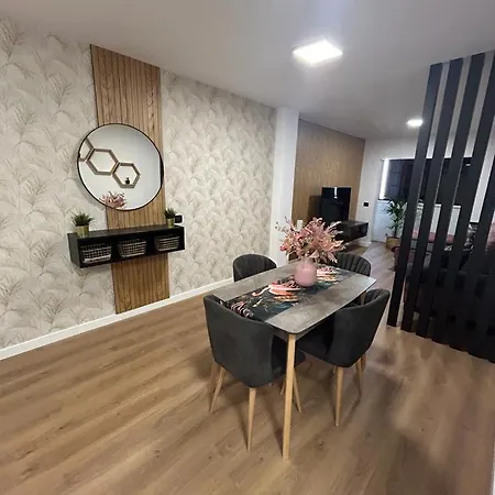 Break By Isa * サンタクルスデテネリフェ