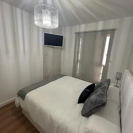 Break By Isa アパート